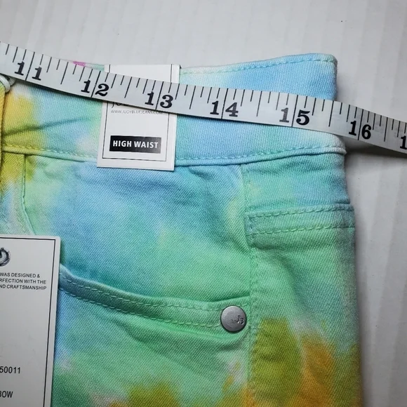 NWT Judy Blue Tie Dye Shorts Size Large - Picture 8 of 8